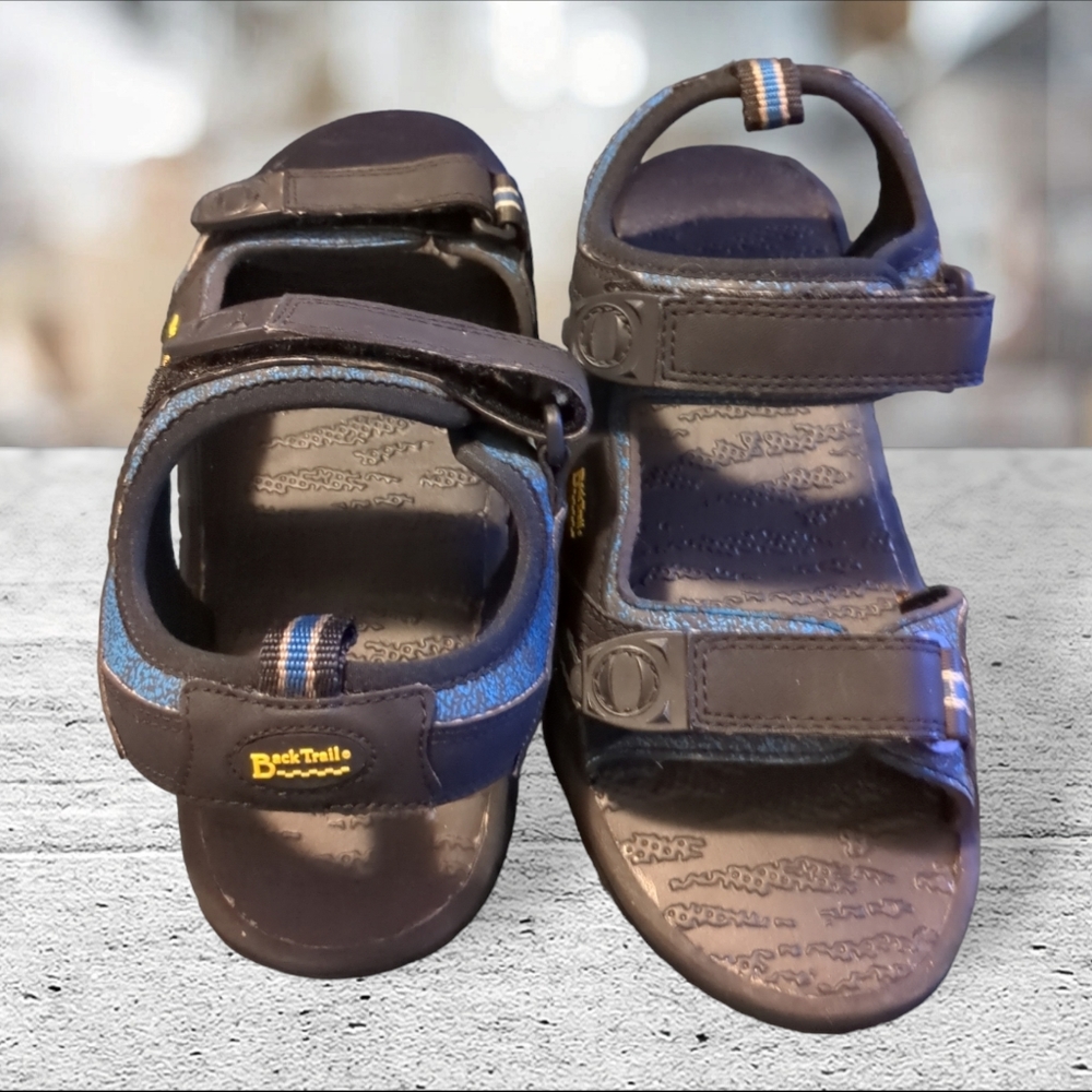 Back trail open toe outdoor sandal size 9